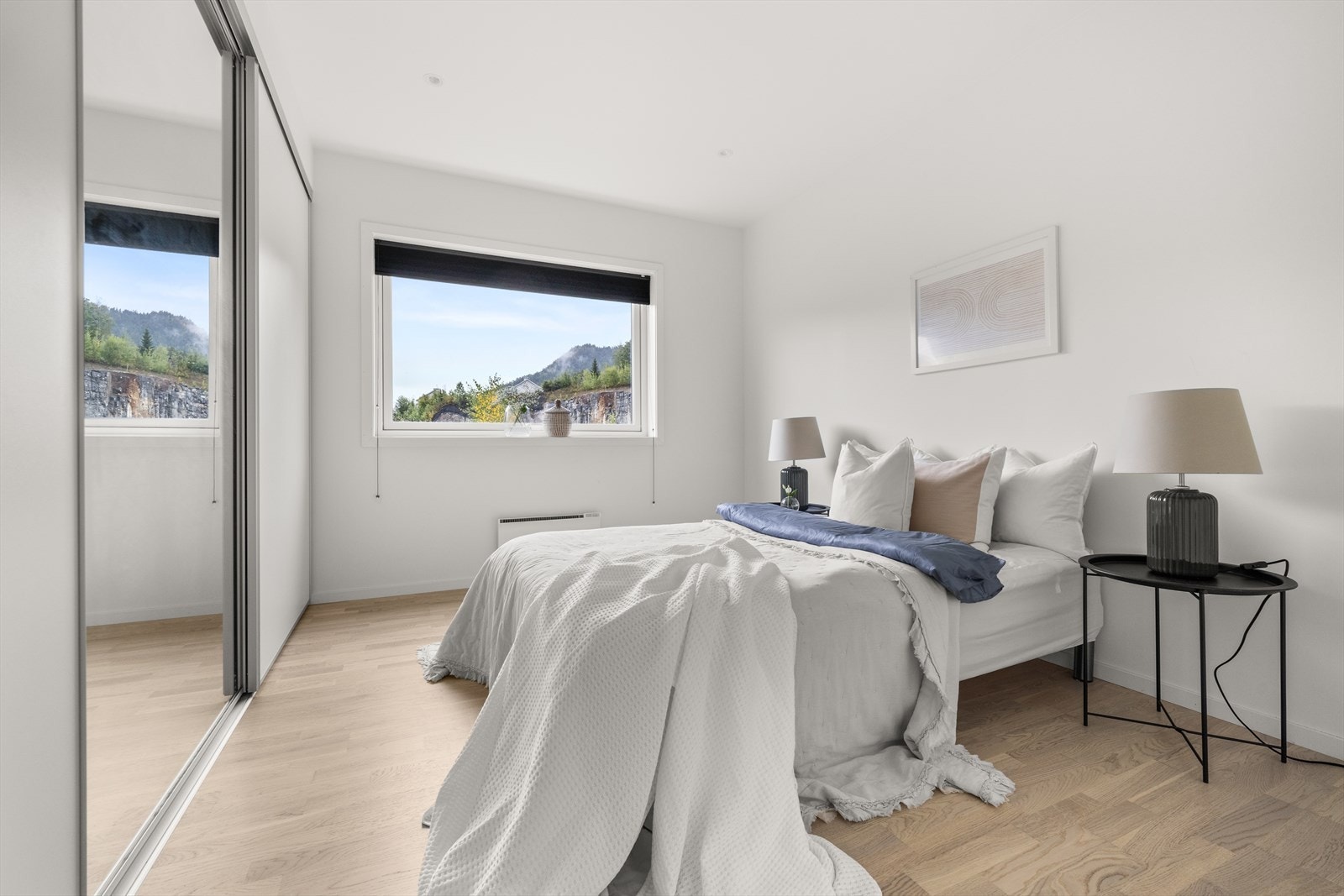 Leiligheten har 2 soverom, hvorav hovedsoverom har god plass til dobbeltseng og annen innredning Galleribilde