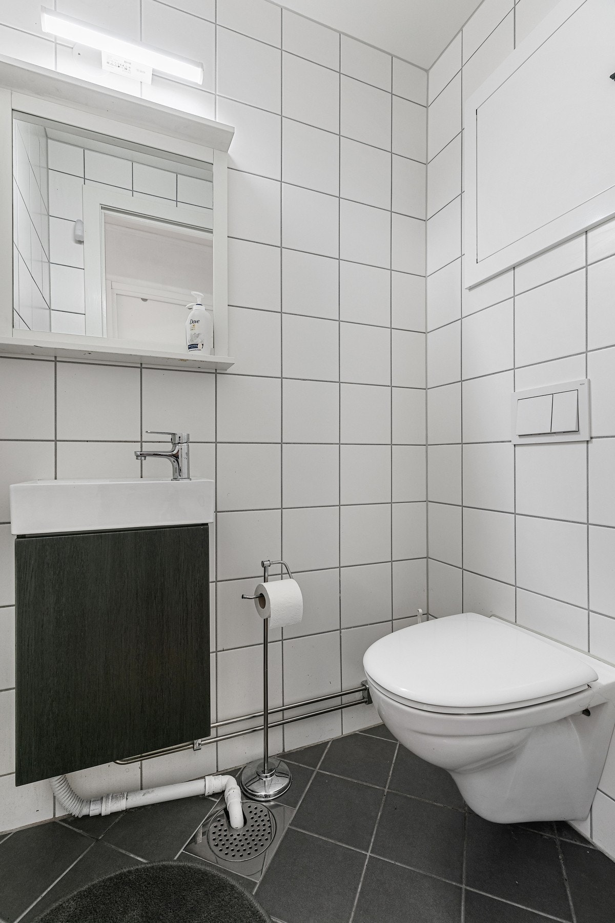 Separat toalettrom fra 2019 som også er rehabilitert i regi av borettslaget sørger for maksimal utnyttelse av badet Galleribilde