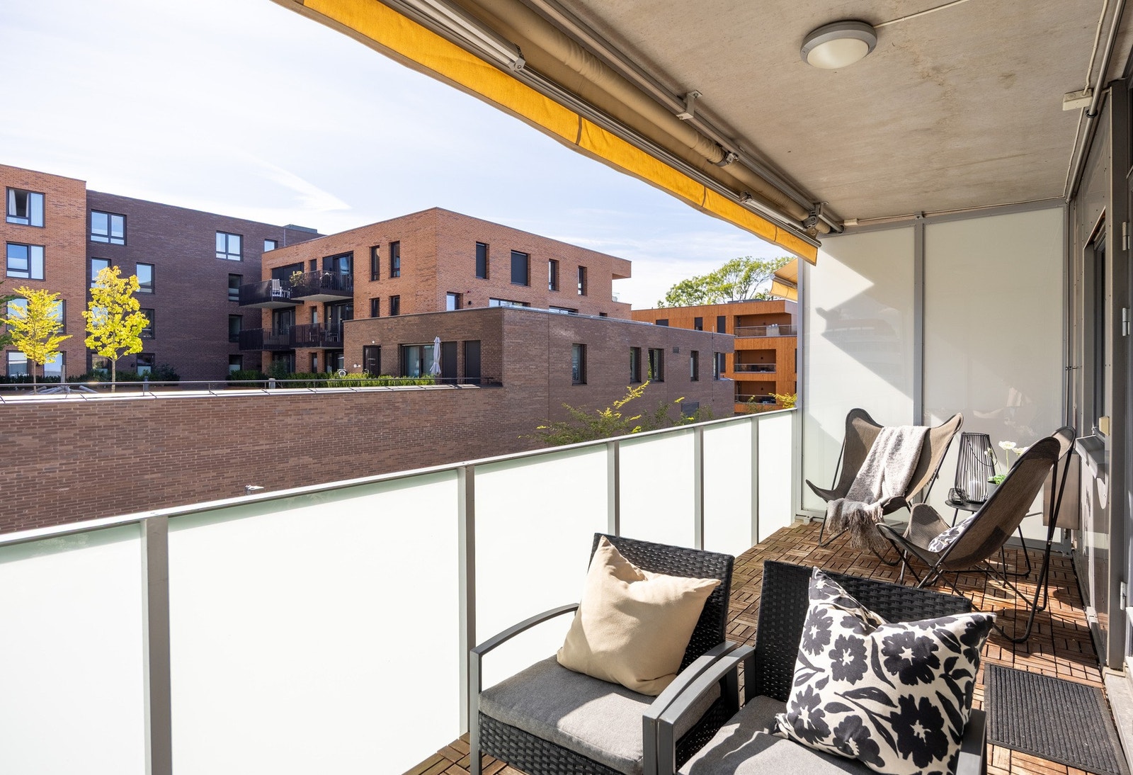 Balkongen vil fungere som en forlengelse av stuen på vår- og sommerhalvåret. Galleribilde