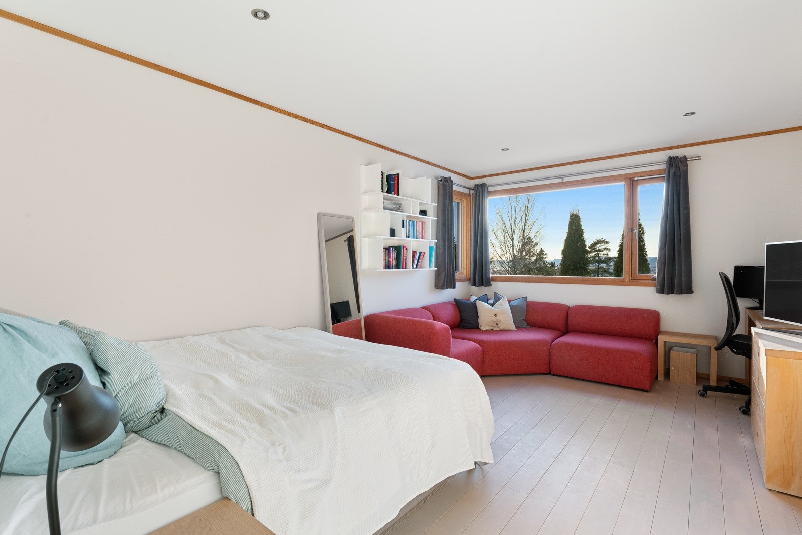 Sove-/oppholdsrom praktikantdel 1. etasje. Galleribilde