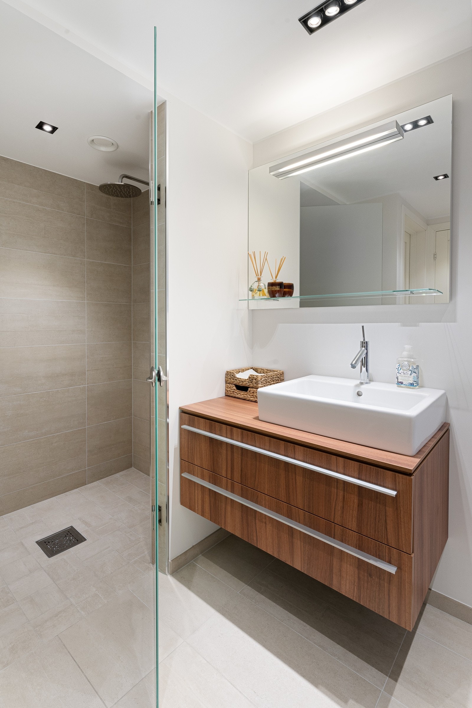 Spaavdeling underetasje. Galleribilde