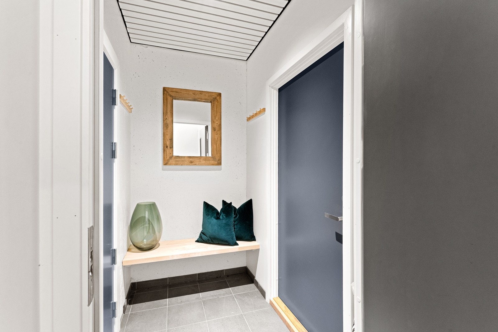 Egen adkomst til boligen fra garasjeanlegget. Galleribilde