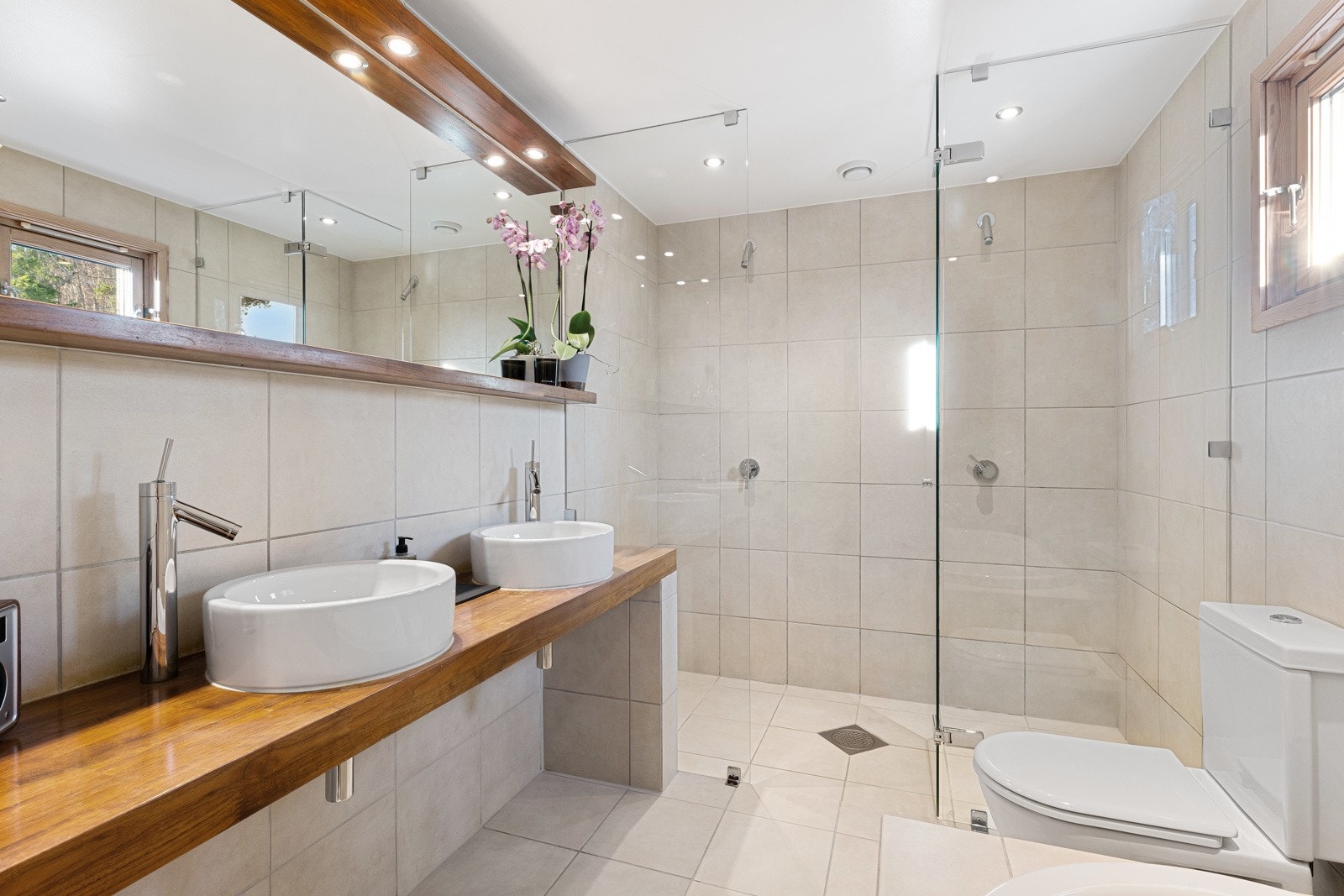 Bad i tilknytning til master soverom. Galleribilde