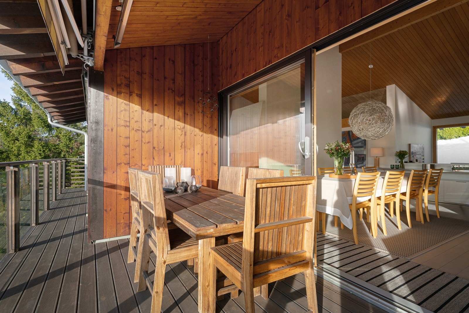 Her er det god plass for utemøbler, grill med mer. Galleribilde