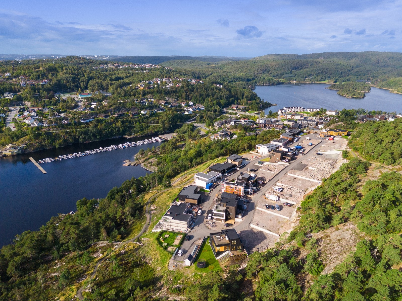 Området ligger svært solrikt til og med kort avstand til turområde og sjø Galleribilde
