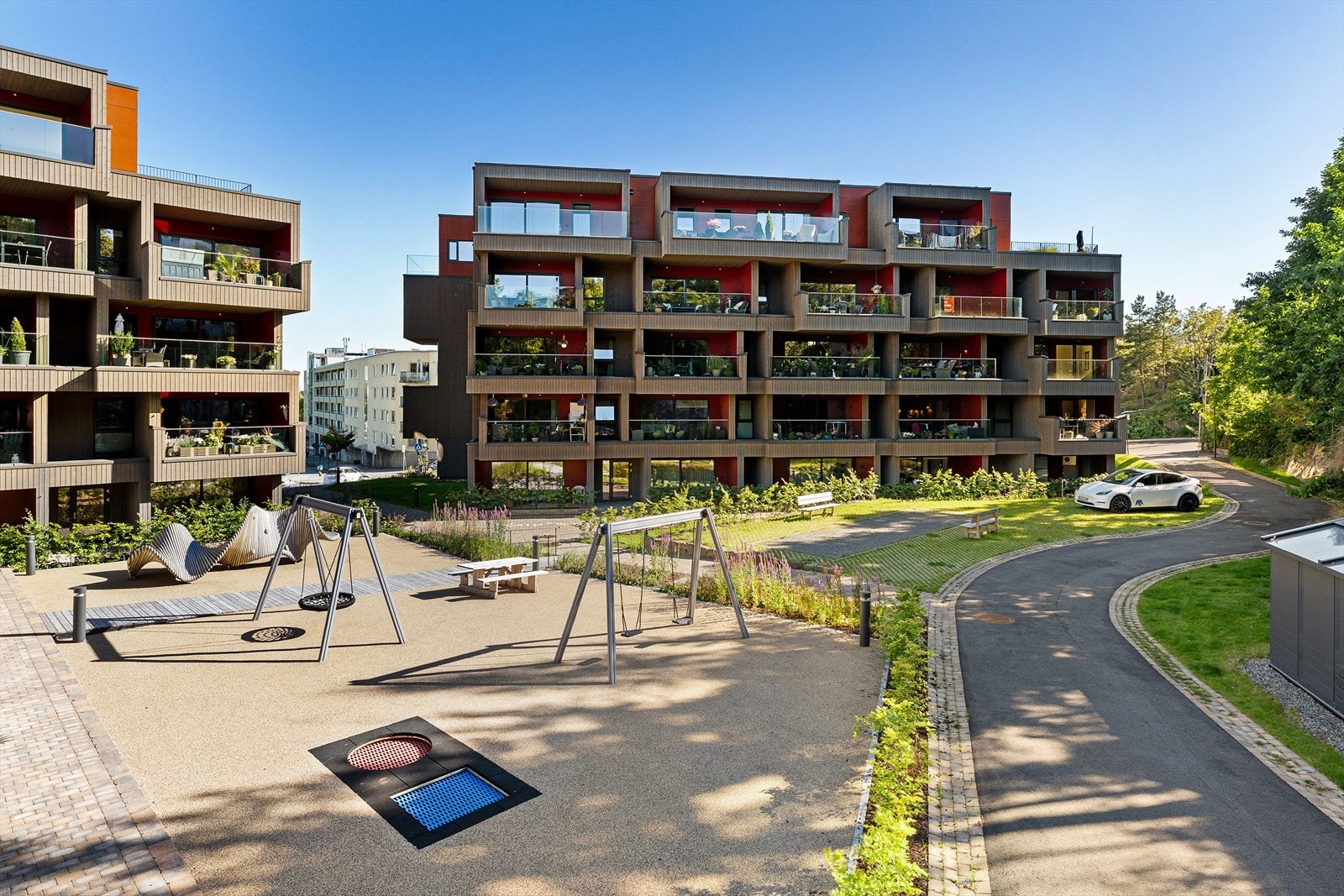 Borettslaget har svært pent opparbeidede fellesareal. Galleribilde