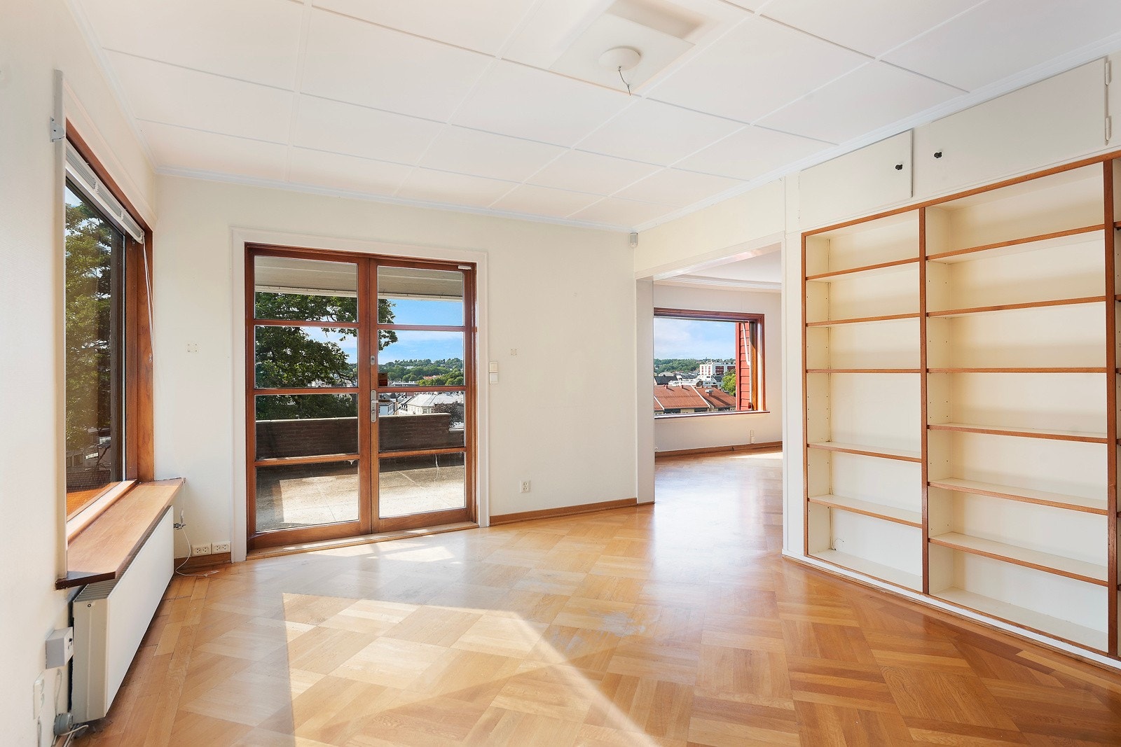 Bibliotek/stue med dør til veranda Galleribilde