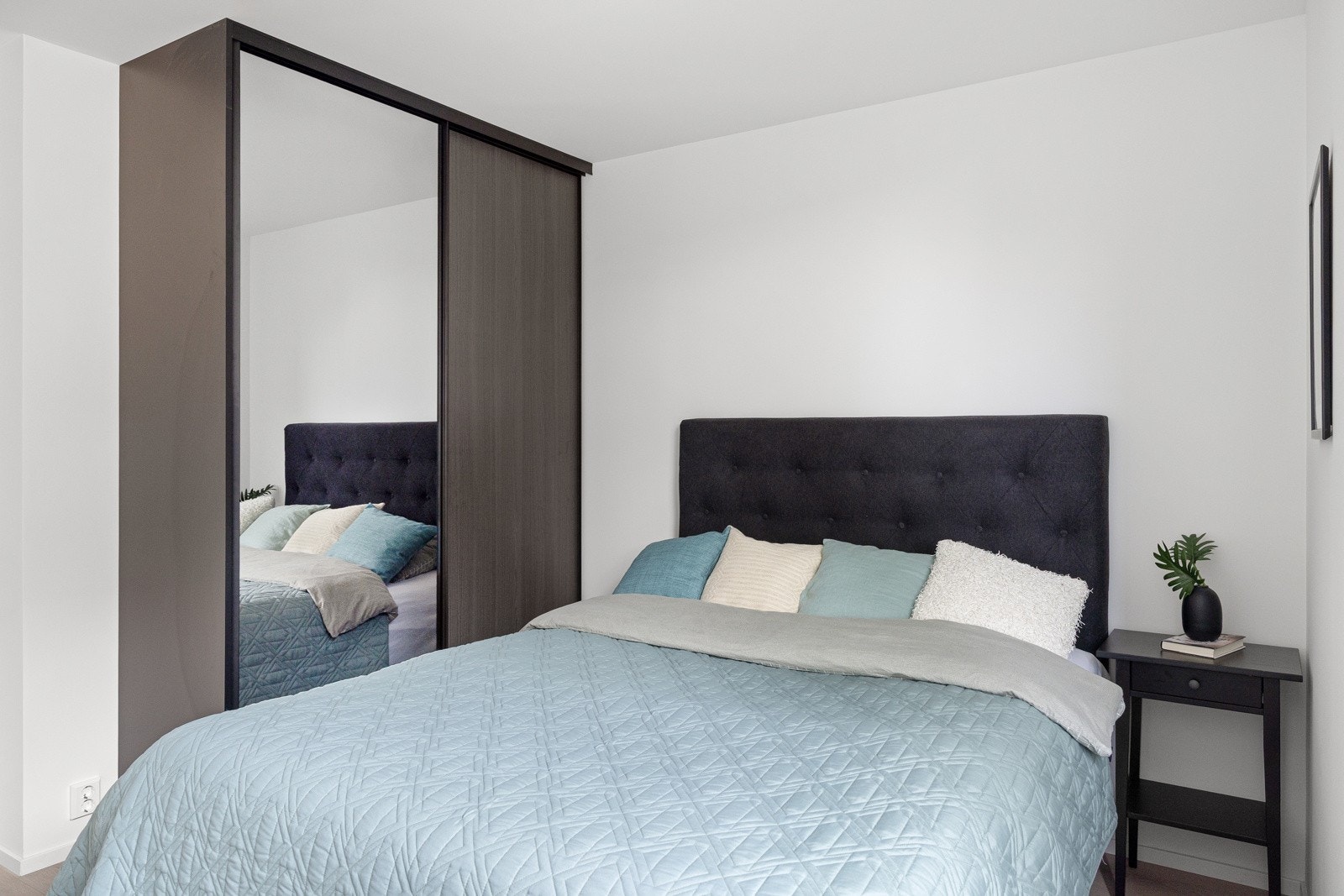 Skyvedørsgarderobe på soverom 3 Galleribilde