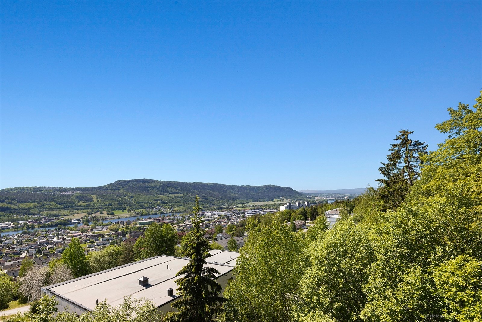 Kort vei til Gulskogen stasjon og Gulskogen senter. Galleribilde
