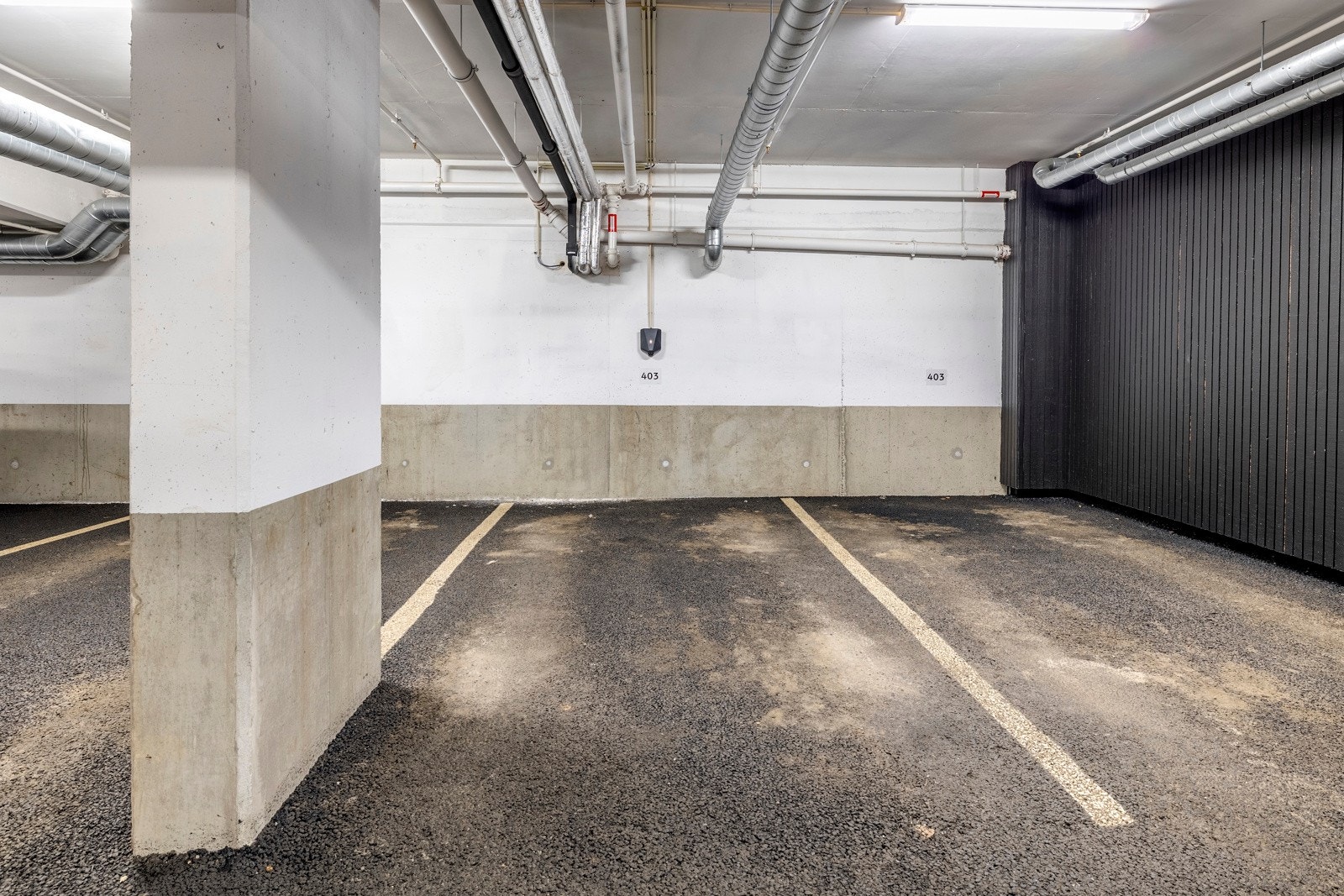 Det medfølger to parkeringsplasser i felles garasjeanlegg. Galleribilde