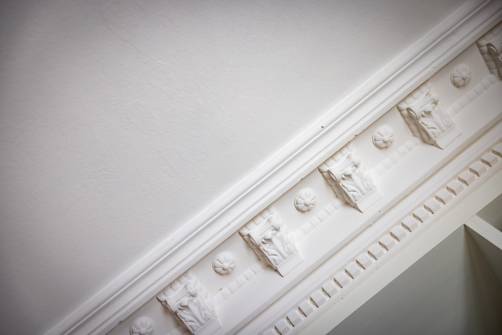 Lekker stukkatur i stuen Galleribilde