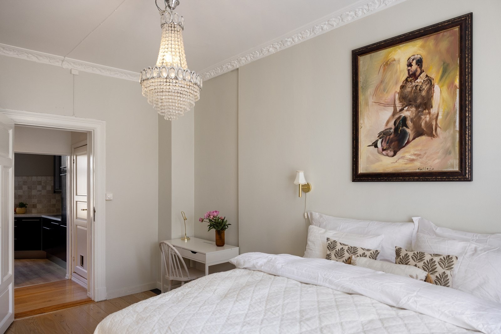 Rommet er malt i en behagelig farge Galleribilde