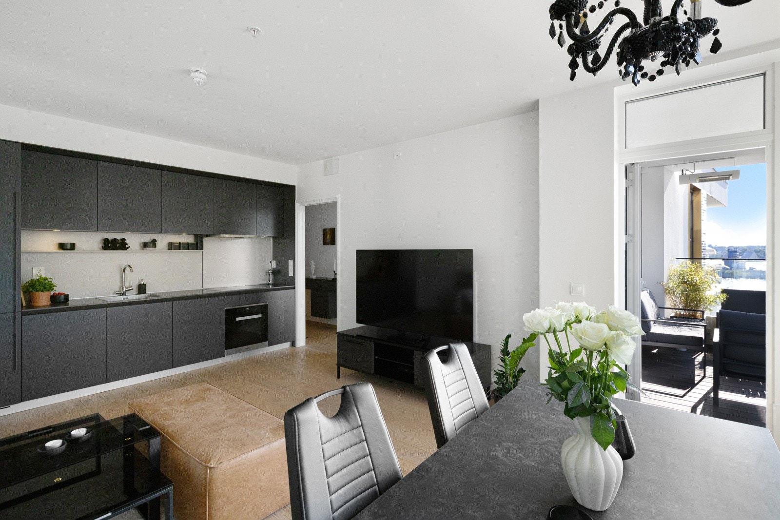 Leiligheten holder en gjennomgående lys og pen standard. Galleribilde