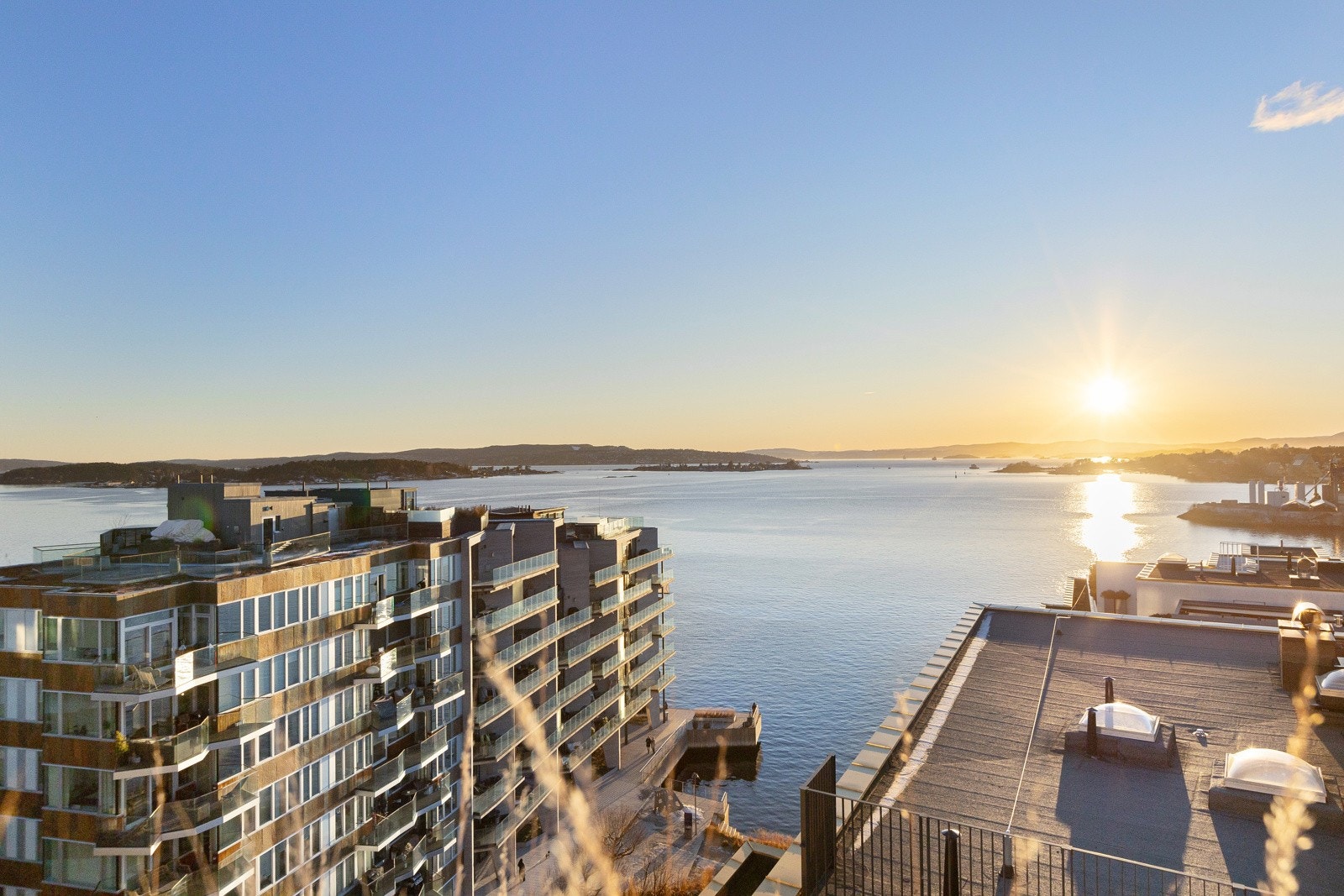 Spektakulære utsiktsforhold fra takterrassen. Galleribilde