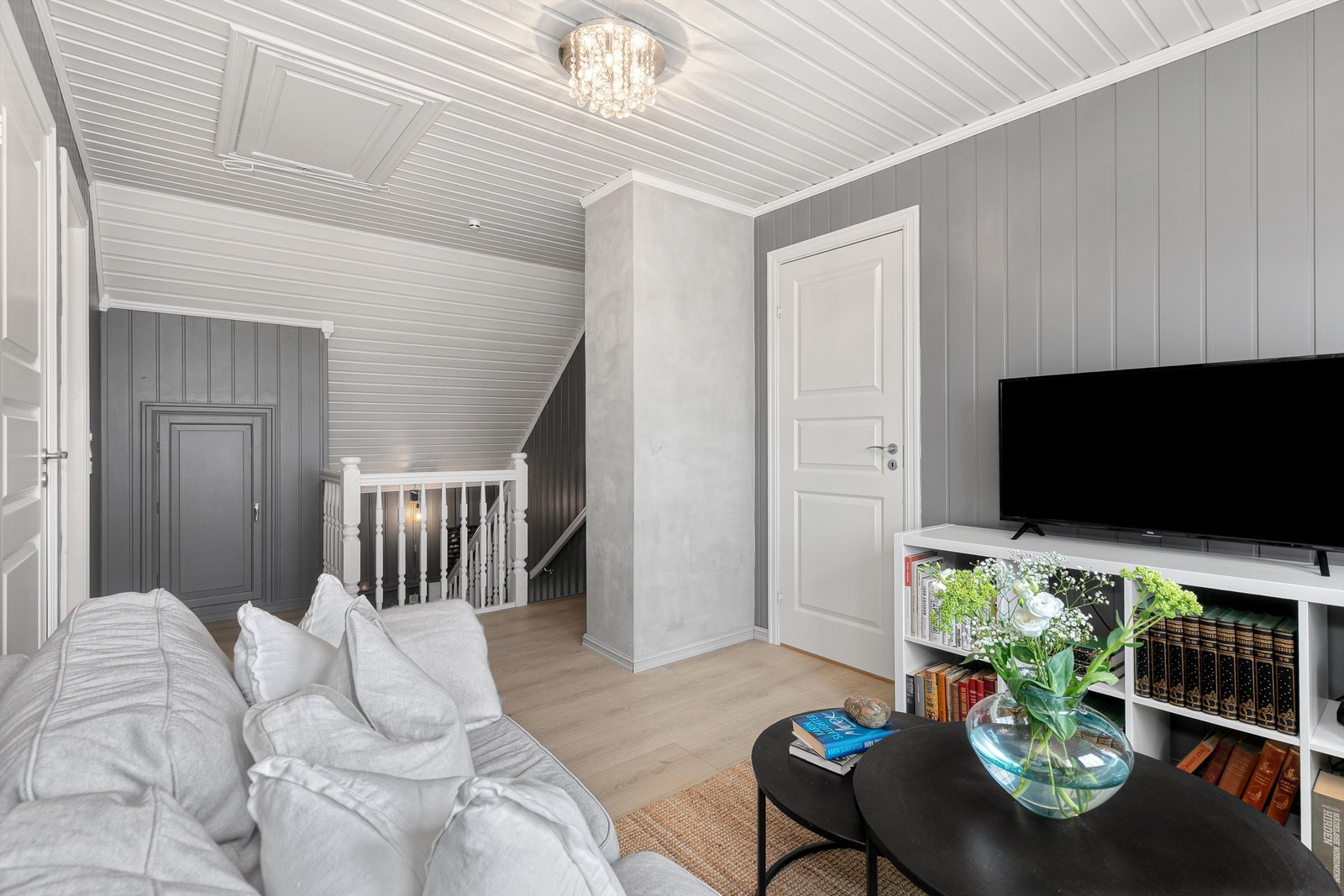 2.etasje med loftstue og godt med oppbevaring. Galleribilde