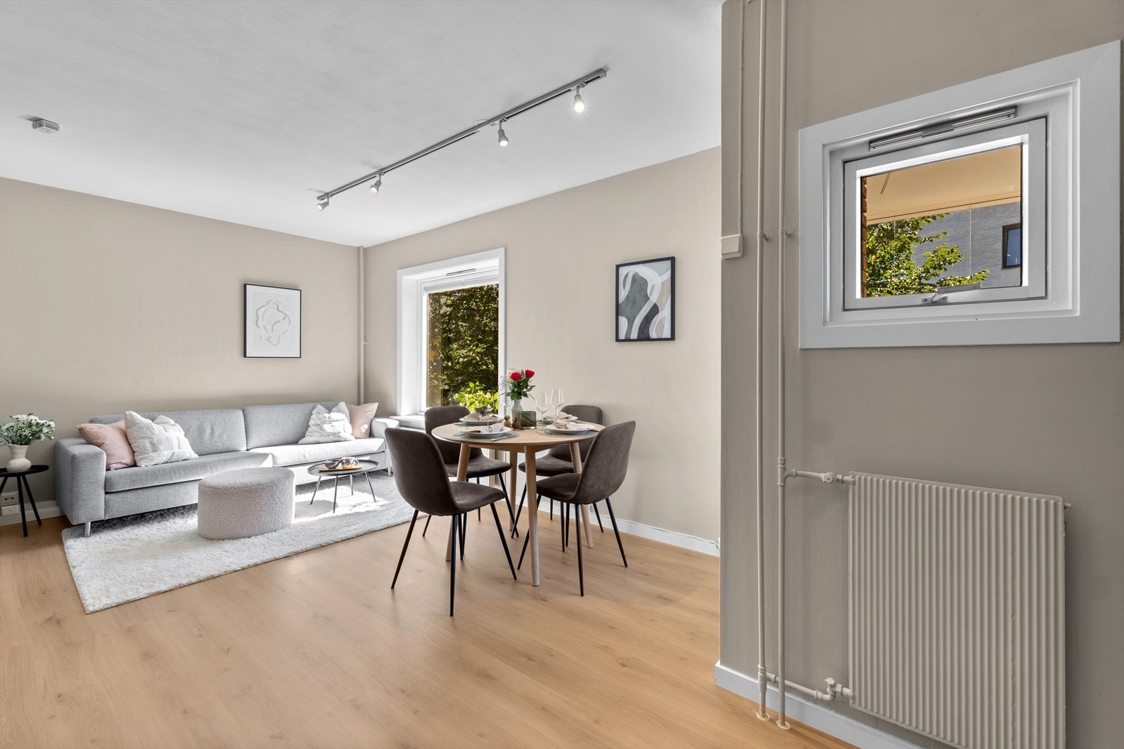 Fyring, varmtvann og kabel-TV/bredbånd er alt inkludert i felleskostnader. Galleribilde