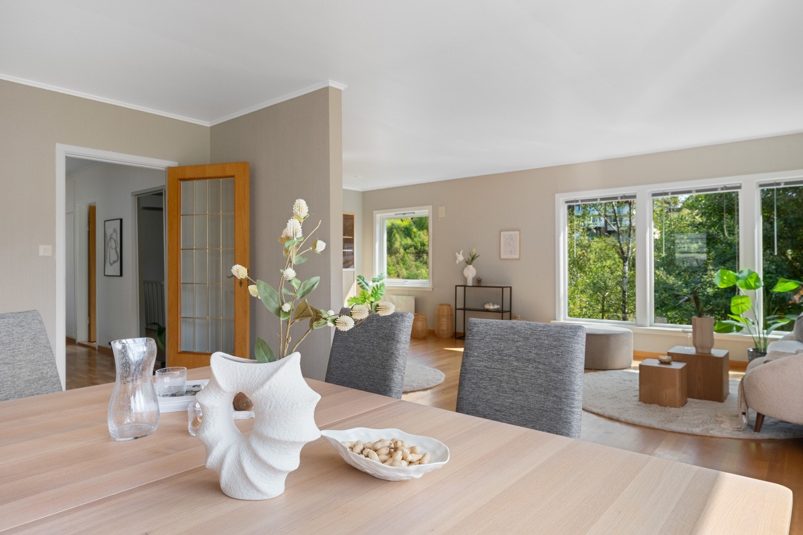 Veggene i stuen ble malt i 2020. Galleribilde