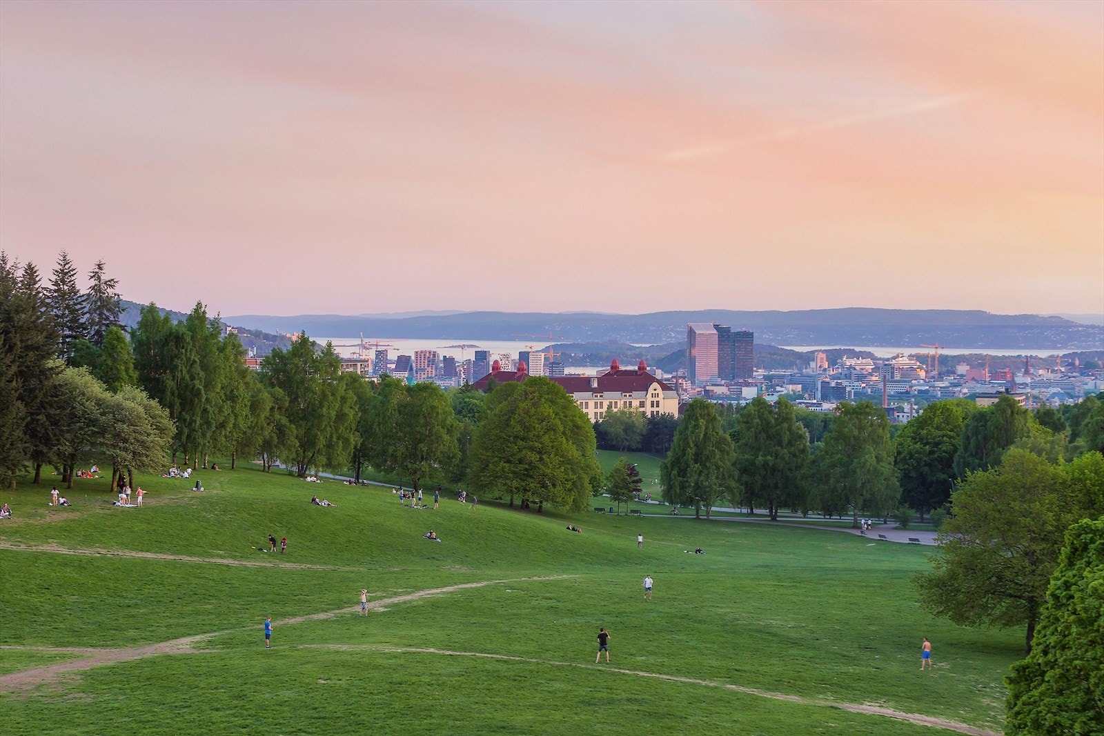 Ca. 750 meter til Torshovparken. Galleribilde