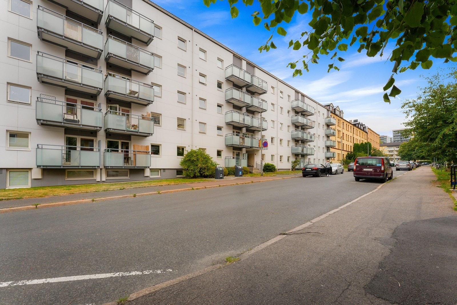 Attraktiv og rolig beliggenhet på Torshov/Sandaker. Gangavstand til handlegater, kafeer, et variert servicetilbud og god offentlig kommunikasjon og flotte park- og friområder. Galleribilde