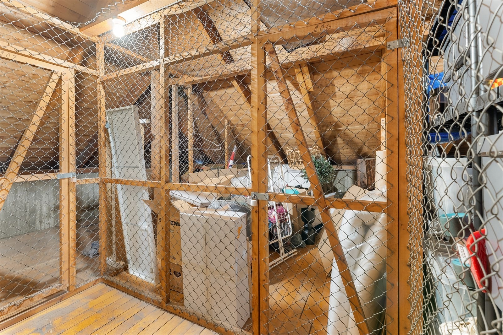 Leiligheten disponerer romslig loftsbod. Galleribilde