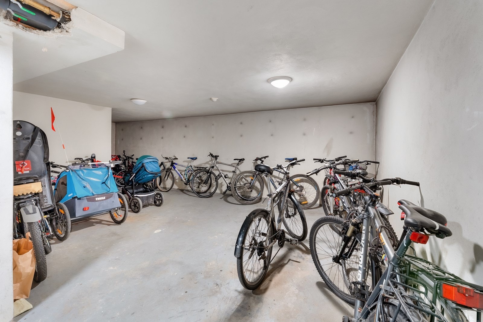 Felles, innvendig sykkelbod. Galleribilde