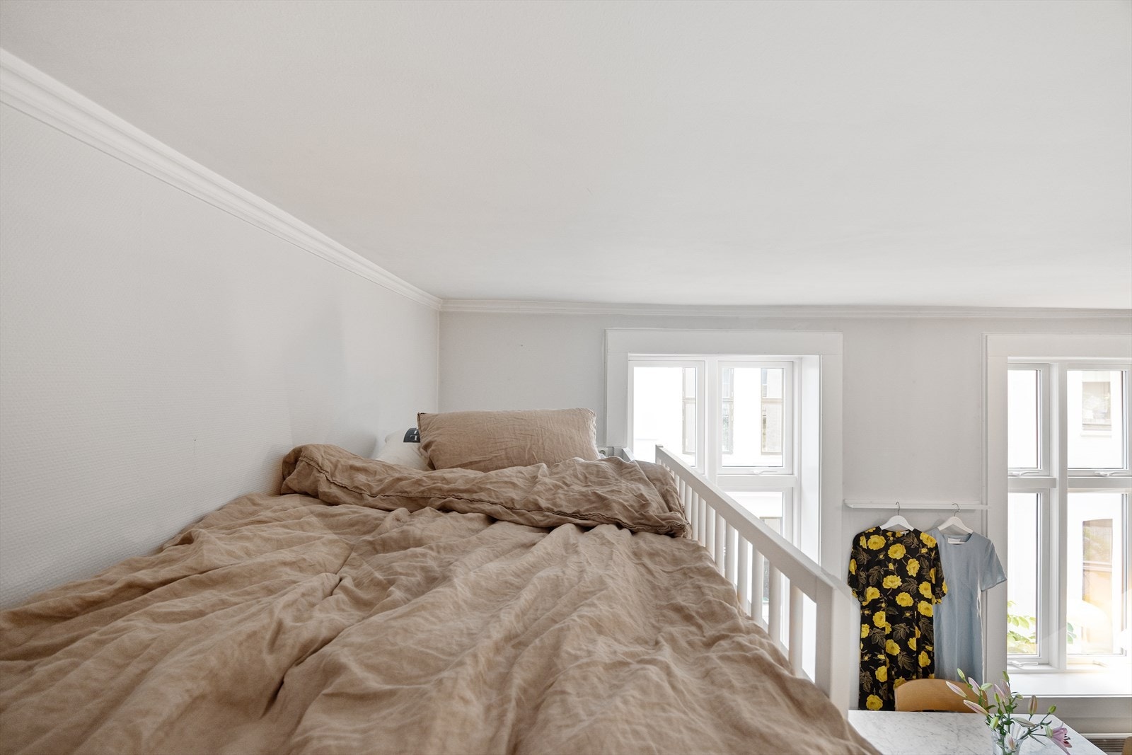 Hemsen har også rom for oppbevaring, noe som gjør det enkelt å holde boligen ryddig og utnytte plassen optimalt. Galleribilde