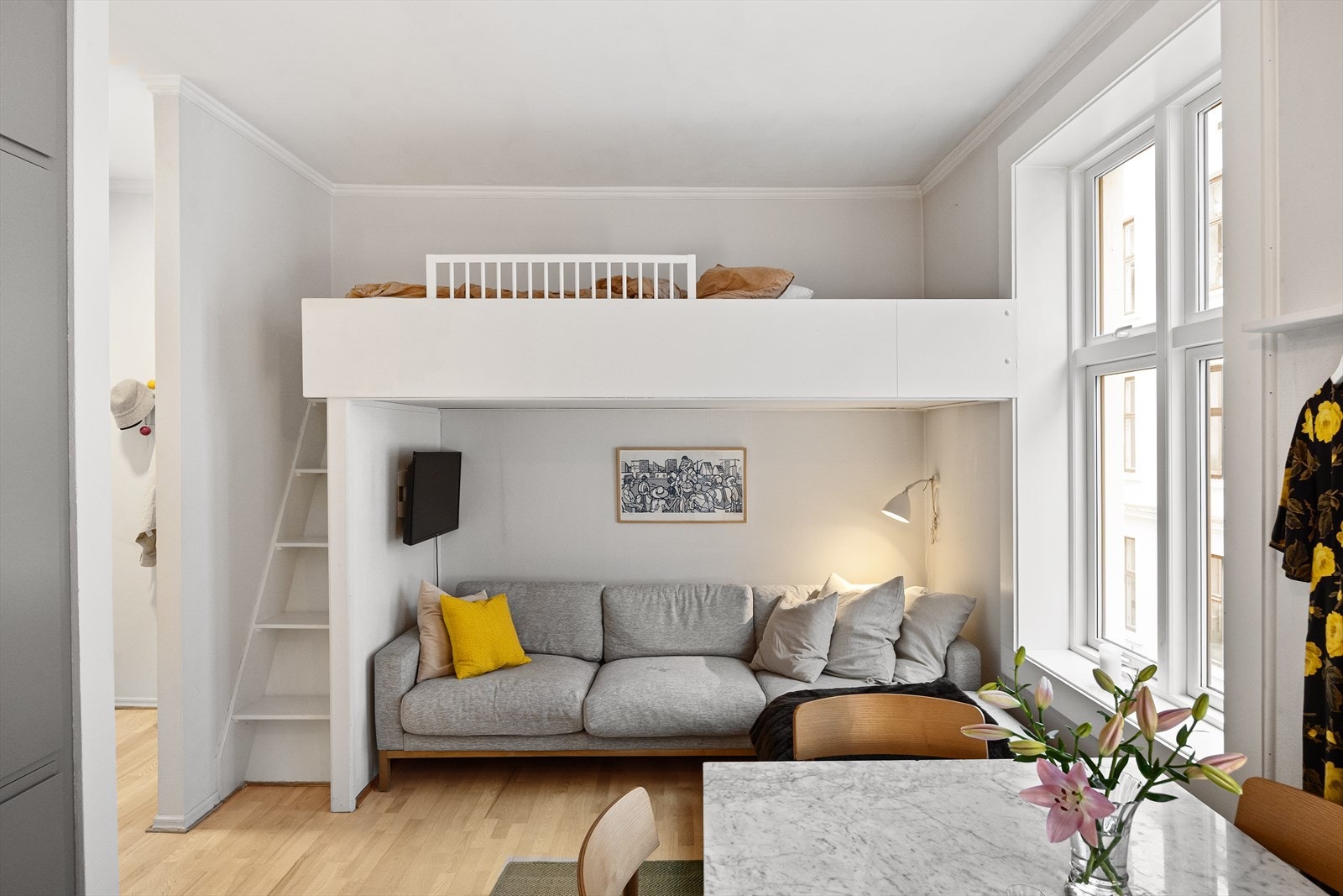 Praktisk sovehems med plass til seng, perfekt som ekstra soveplass eller gjesterom. Galleribilde