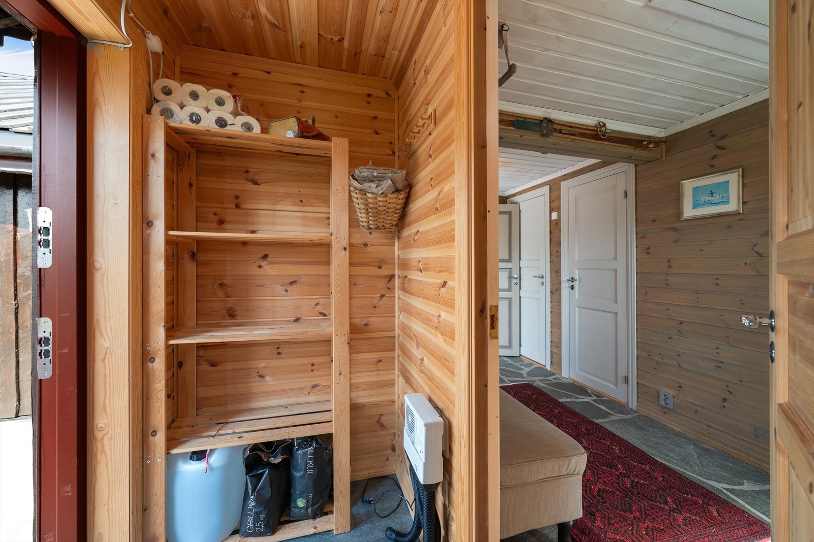 Mellomgang/bod. Galleribilde