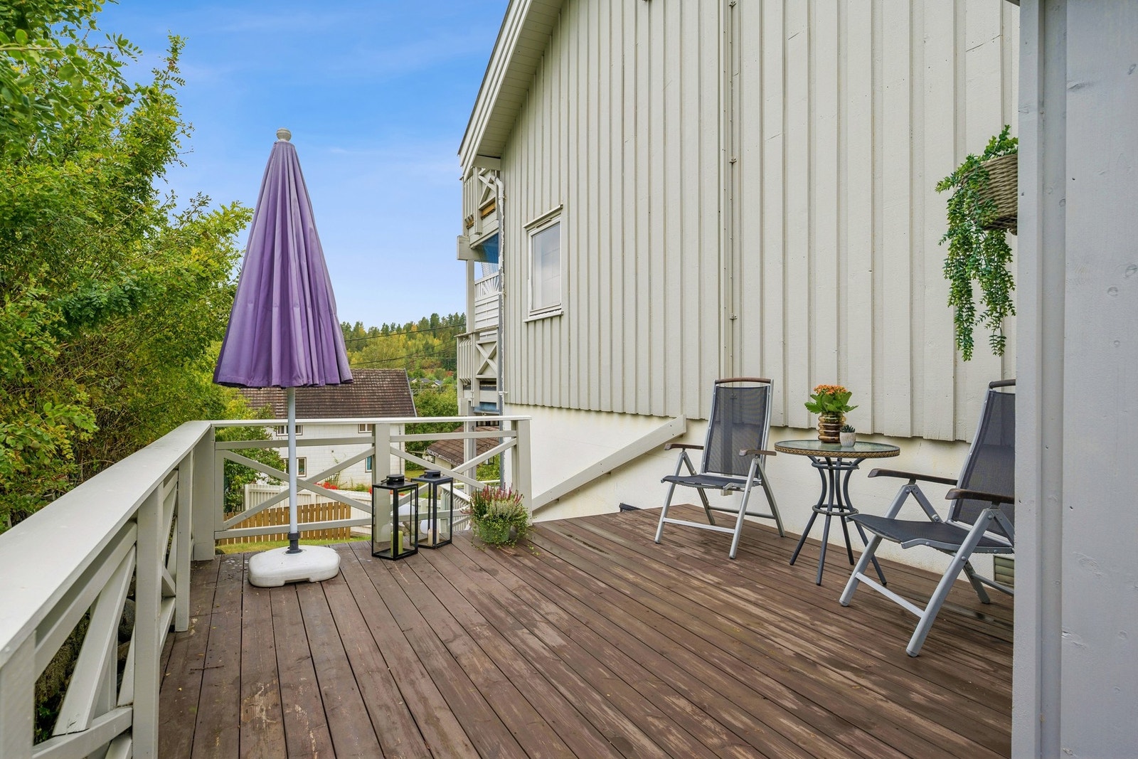 Praktisk om du inviterer venner og familie over for grillmat. Galleribilde