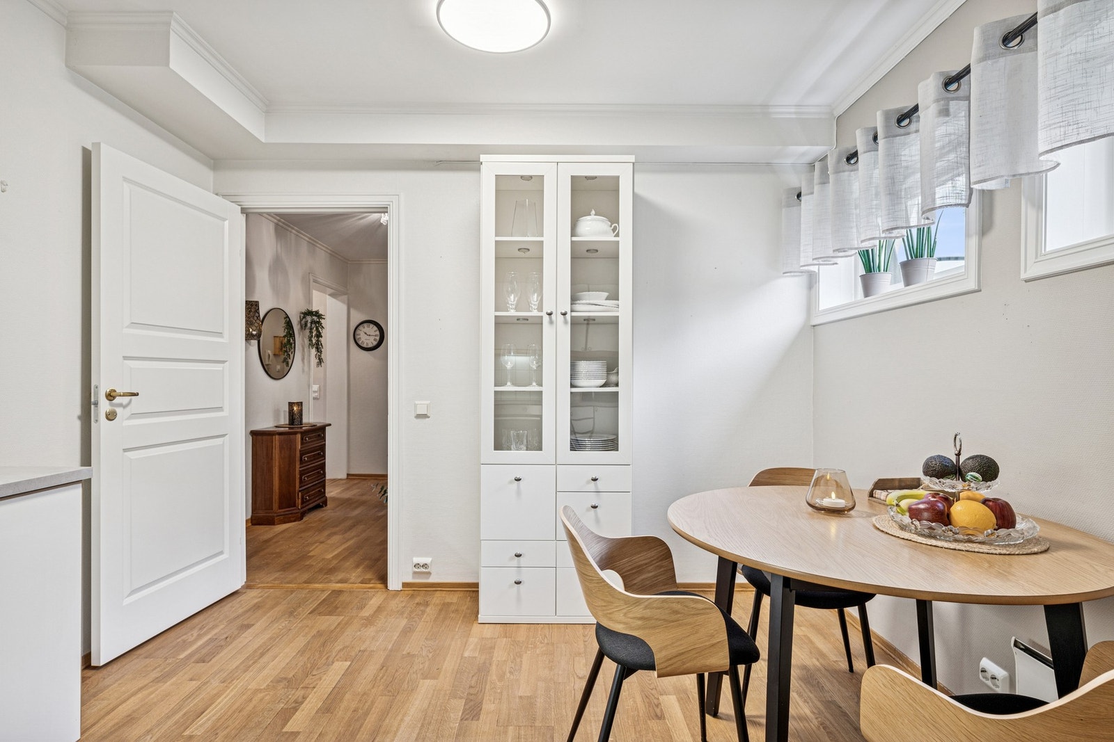 Videre går vi inn til kjøkkenet. Galleribilde