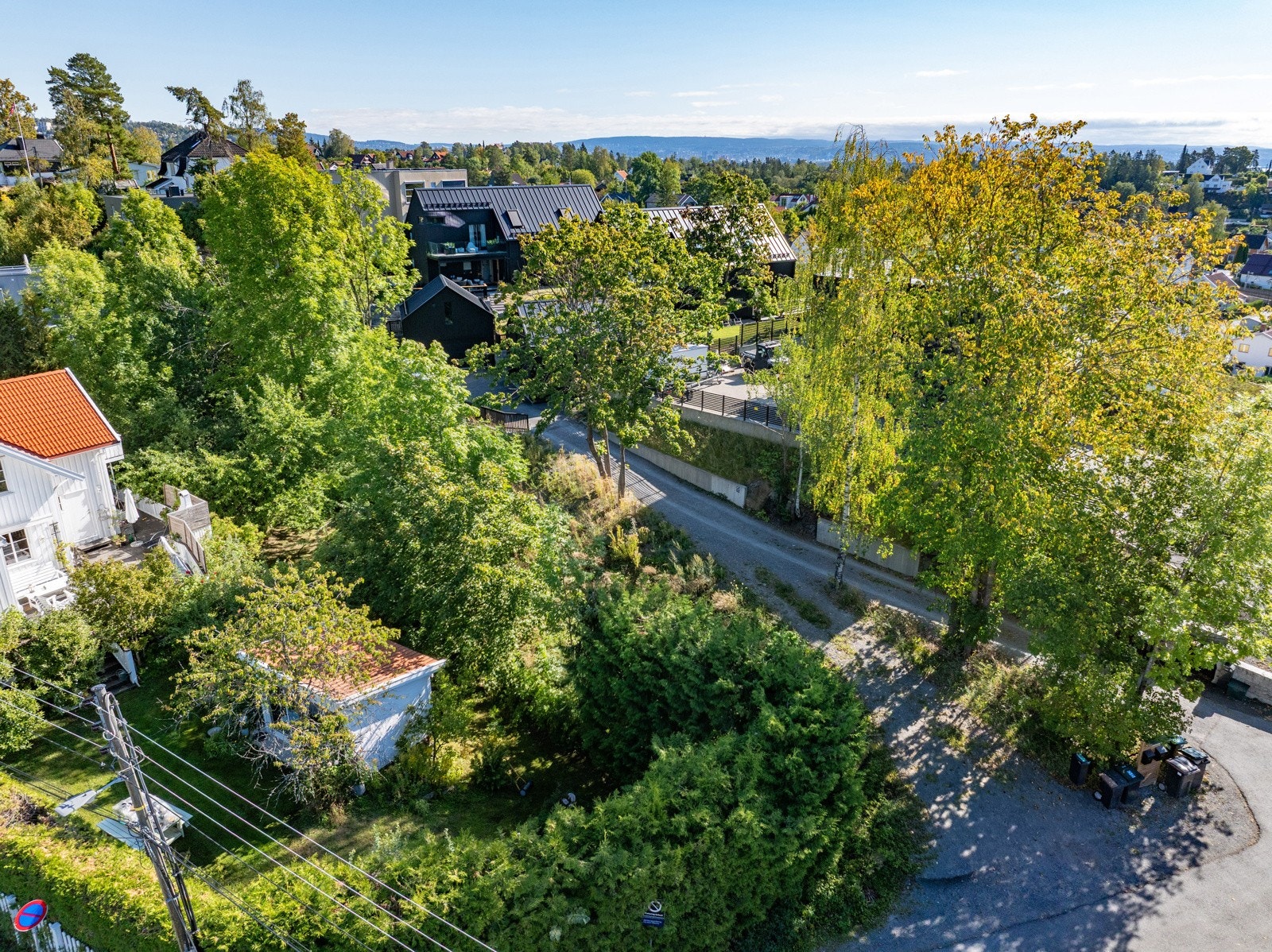 Kjøper overtar ansvaret for tomten, herunder søknad om ferdigattest eller midlertidig brukstillatelse for fremtidig arbeid/utvikling Galleribilde