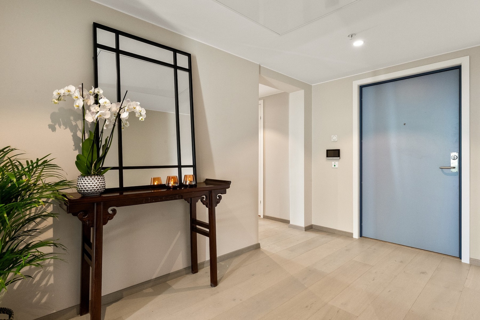 Dørcallinganlegg med video - praktisk dørtelefon med app-tilgang for enkel åpning. Galleribilde