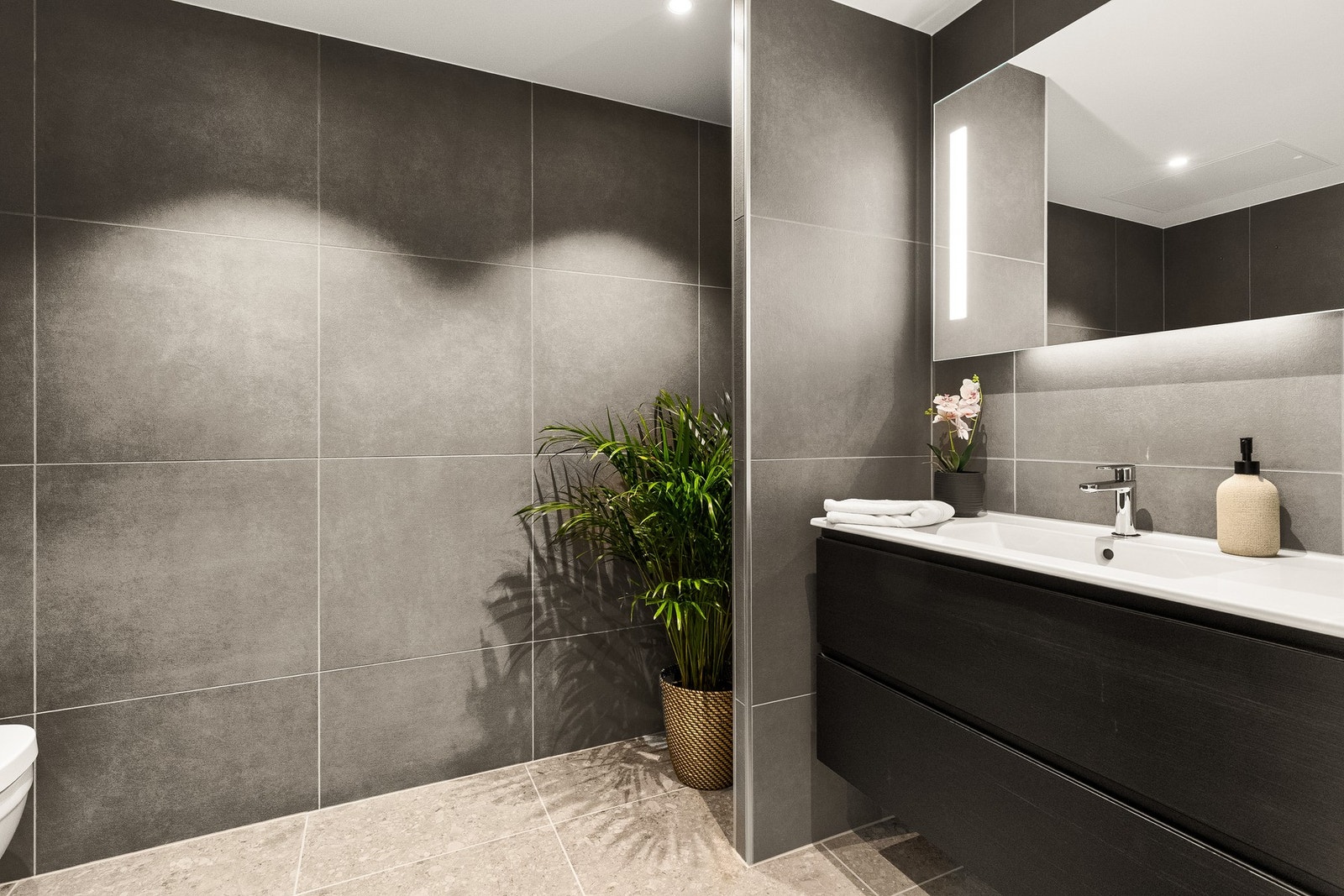 Moderne hovedbad, hvor moderne løsninger møter tidløs eleganse. Galleribilde