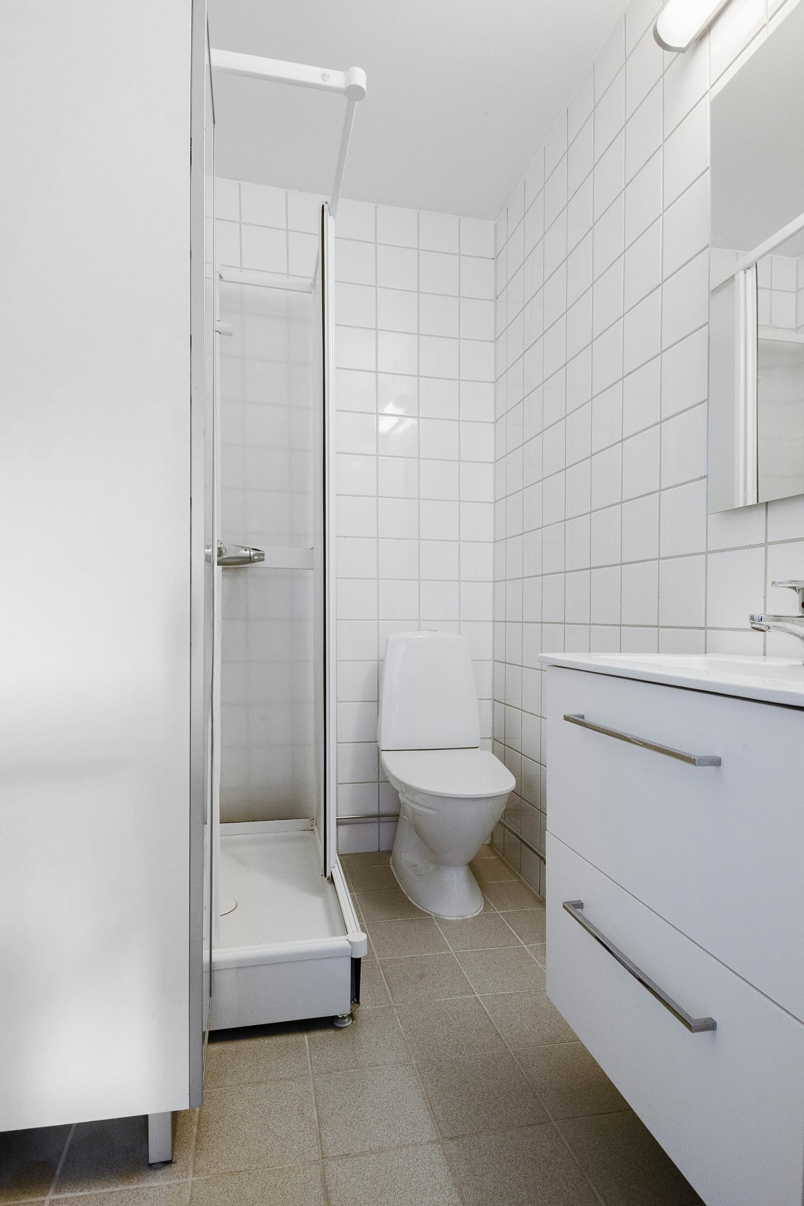 Pent flislagt bad. Galleribilde