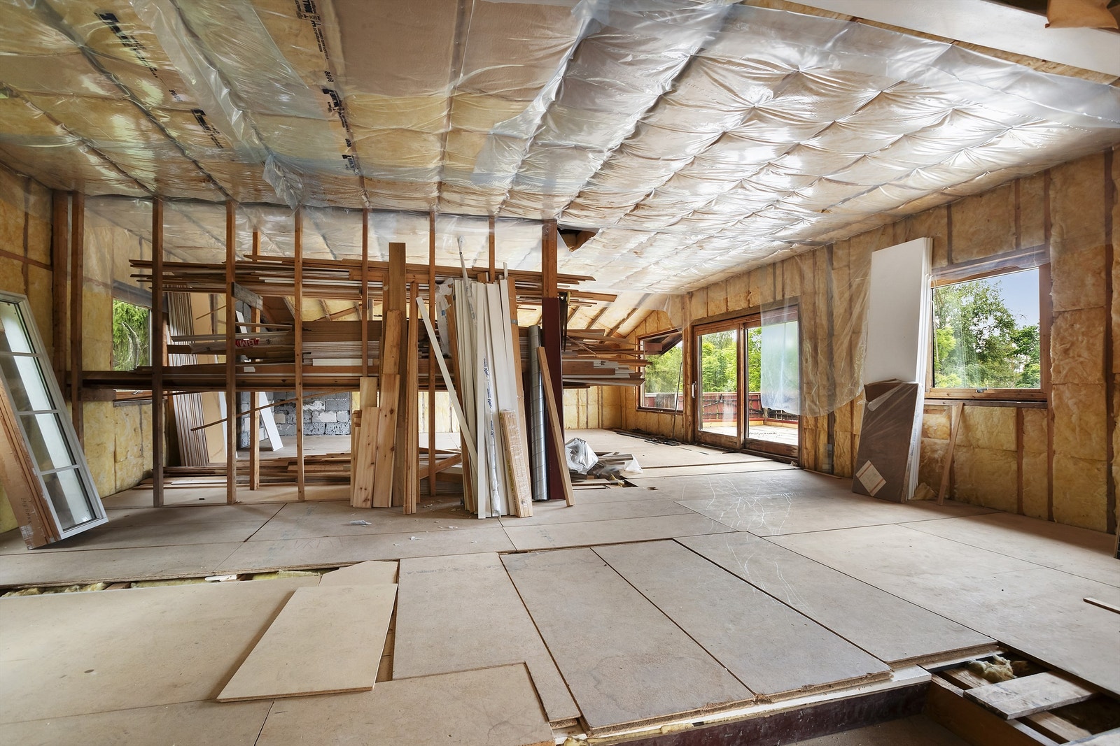 Rammetillatelse for bruksendring fra næring til bolig i 2. etasje i garasjebygg/verksted Galleribilde