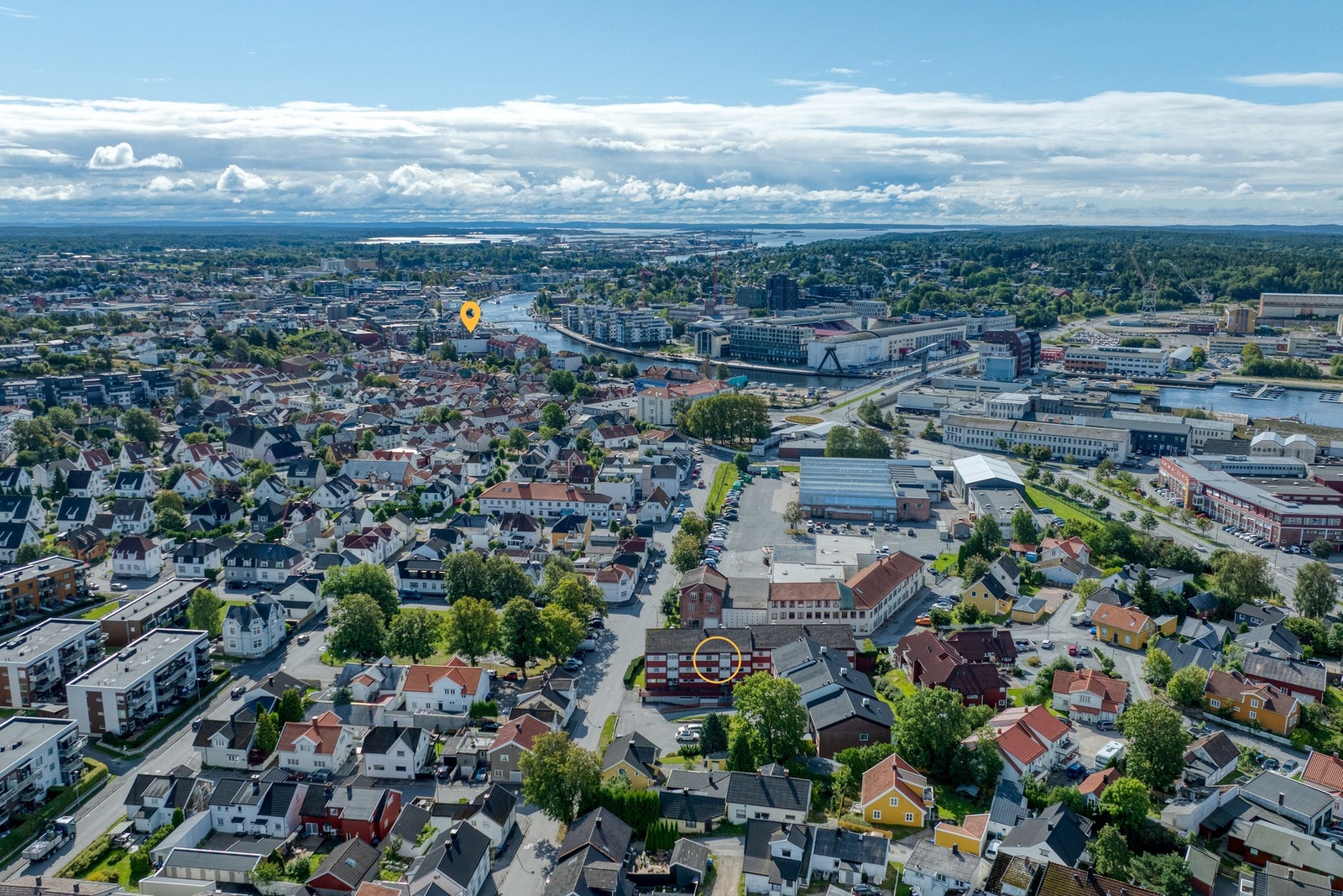 Leiligheten har en attraktiv beliggenhet med gangavstand til både Fredrikstad sentrum, bryggepromenaden, Værstetorvet med alt det har å by på. Galleribilde