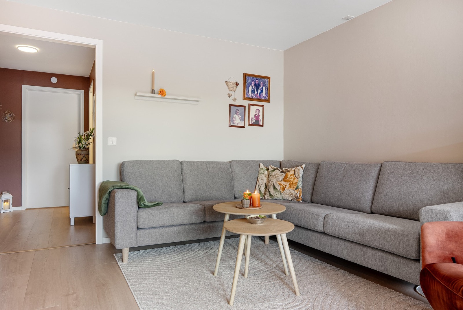 Det er lagt nytt gulv i hele leiligheten, foruten bad og bod. Galleribilde