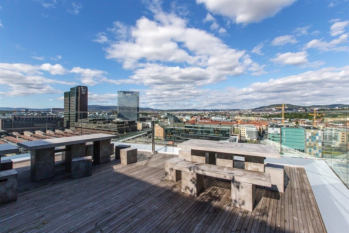 Fantastisk utsikt fra takterrasse. Galleribilde