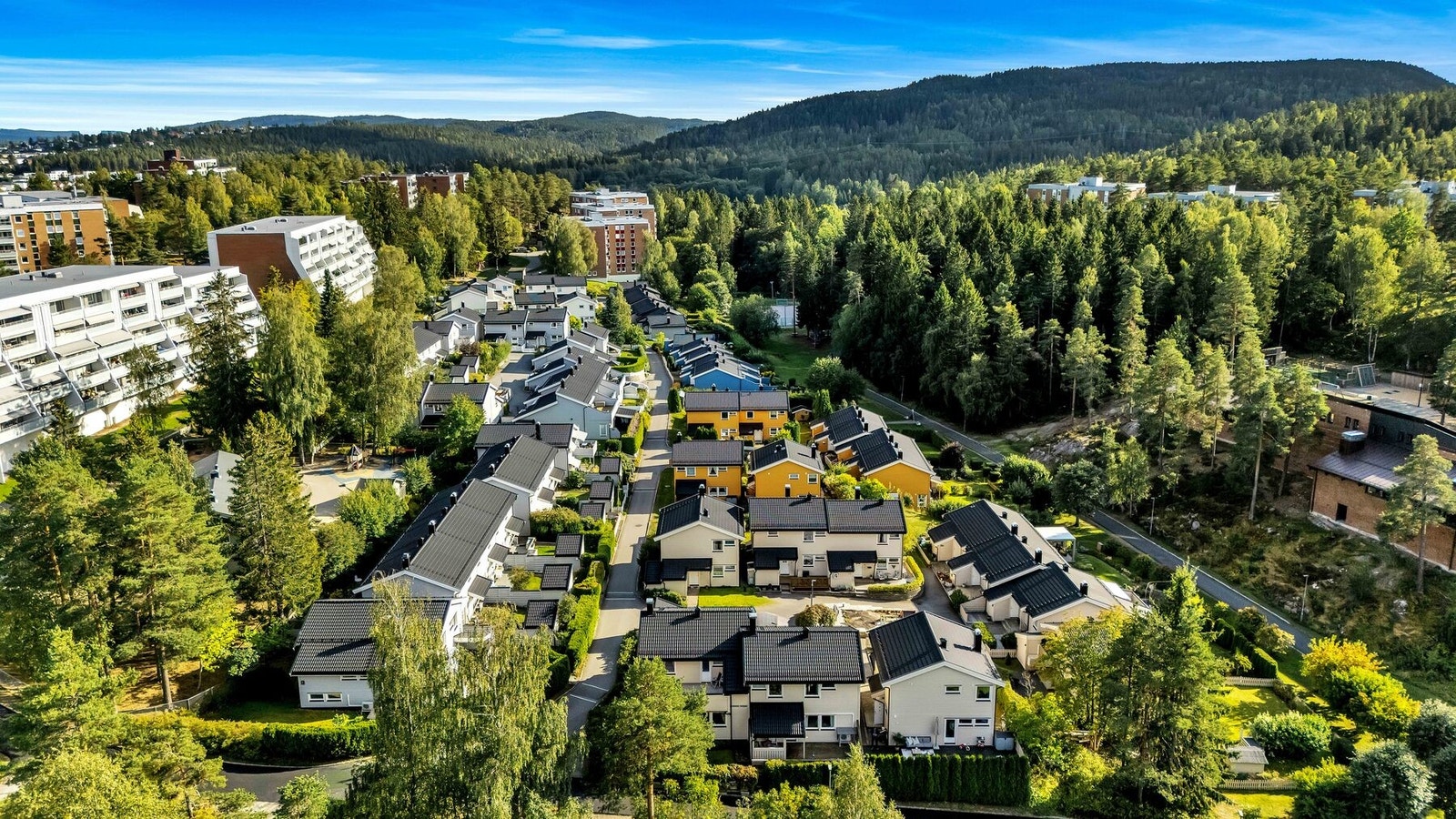 Frydenlund borettslag ligger frodig til med Østmarka som nærmeste nabo. Galleribilde