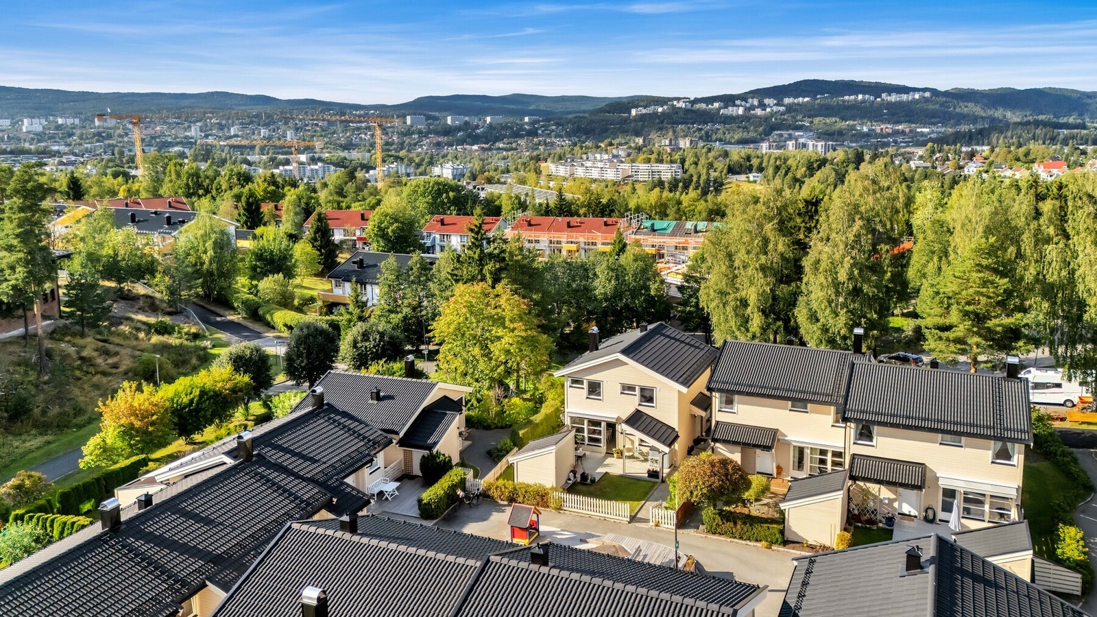 Boligen har en ettertraktet beliggenhet på Ellingsrud. Galleribilde