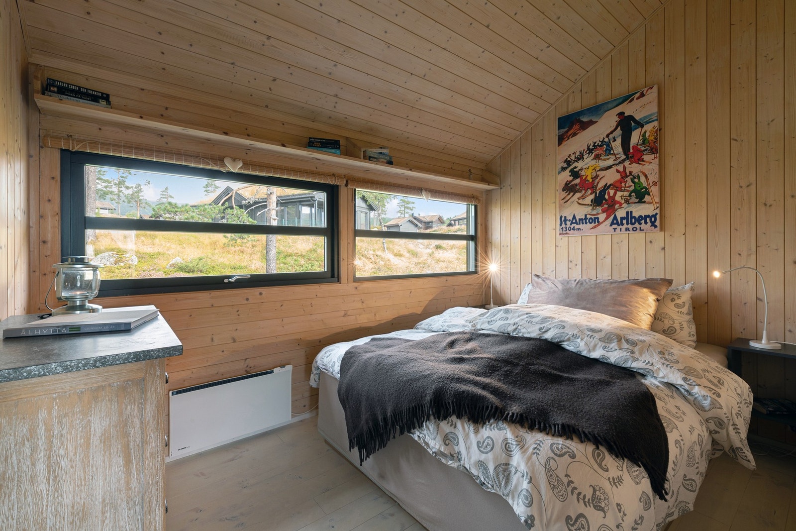 Hytta her to soverom. Soverom 1. Galleribilde