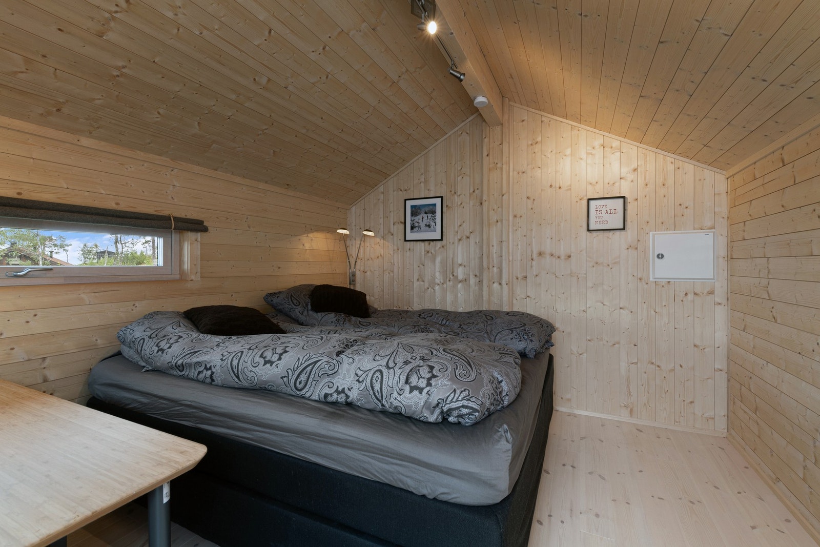 Annekset har god plass til en dobbelt seng. Perfekt for ekstra gjester. Galleribilde