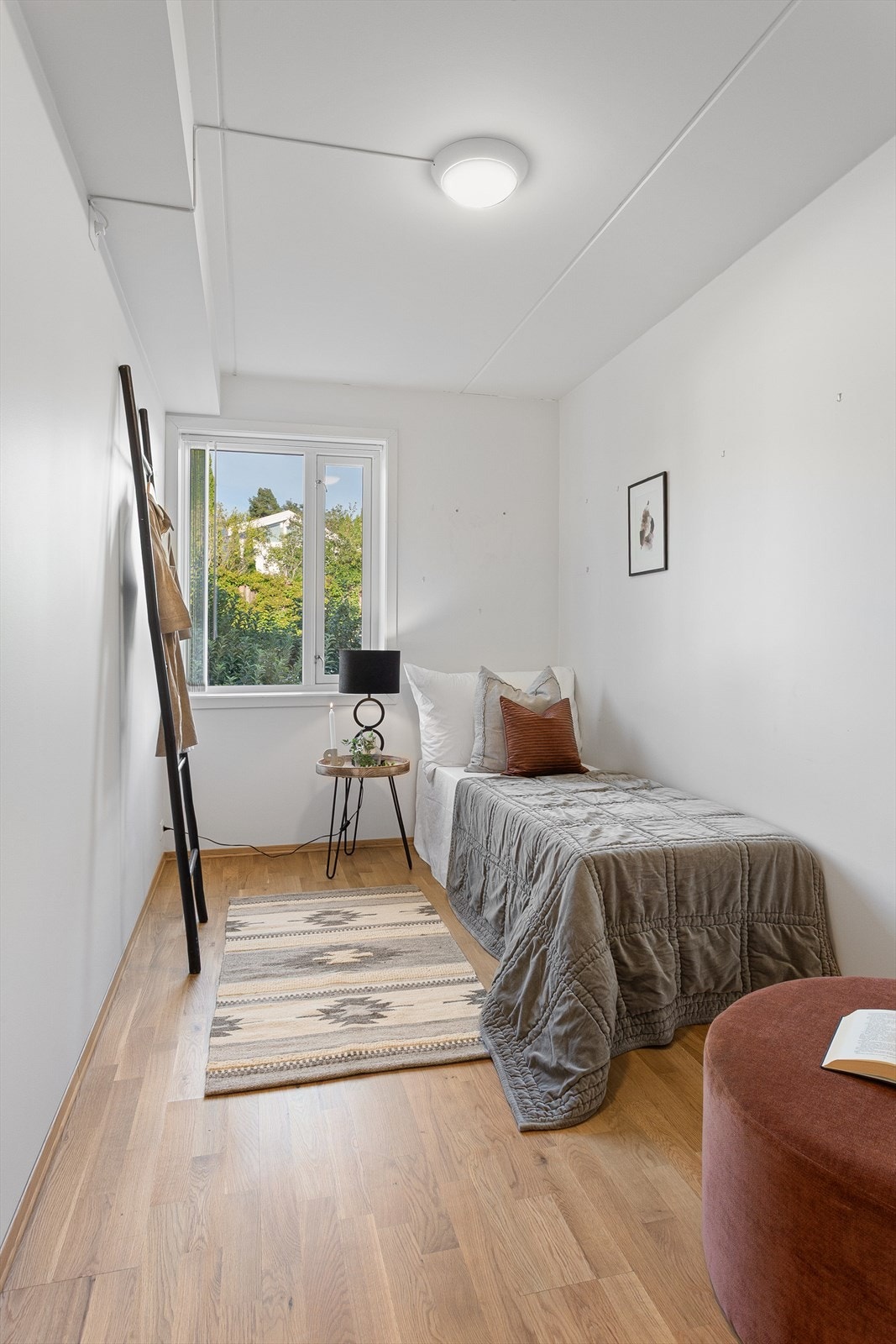 Soverom 2. Skyvedør inn til soverom 2 gir bedre plassutnyttelse. Galleribilde