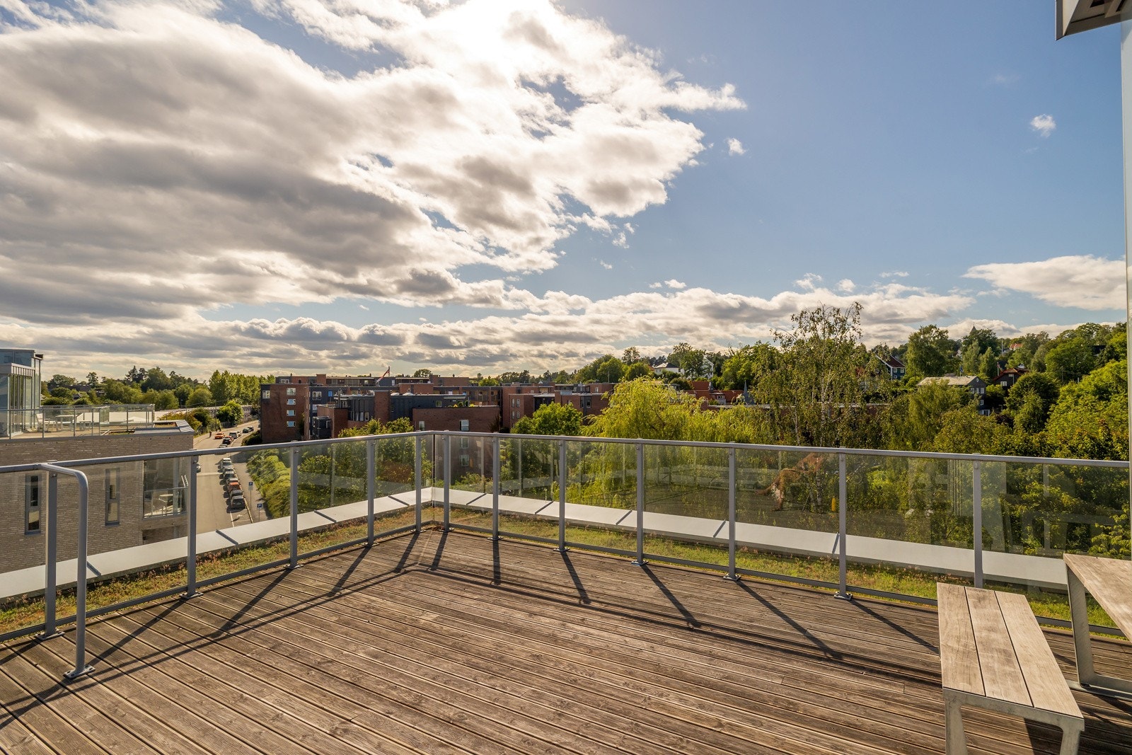 Sameiet tilbyr også en møblert, felles takterrasse med utsikt og sol fra morgen til kveld Galleribilde