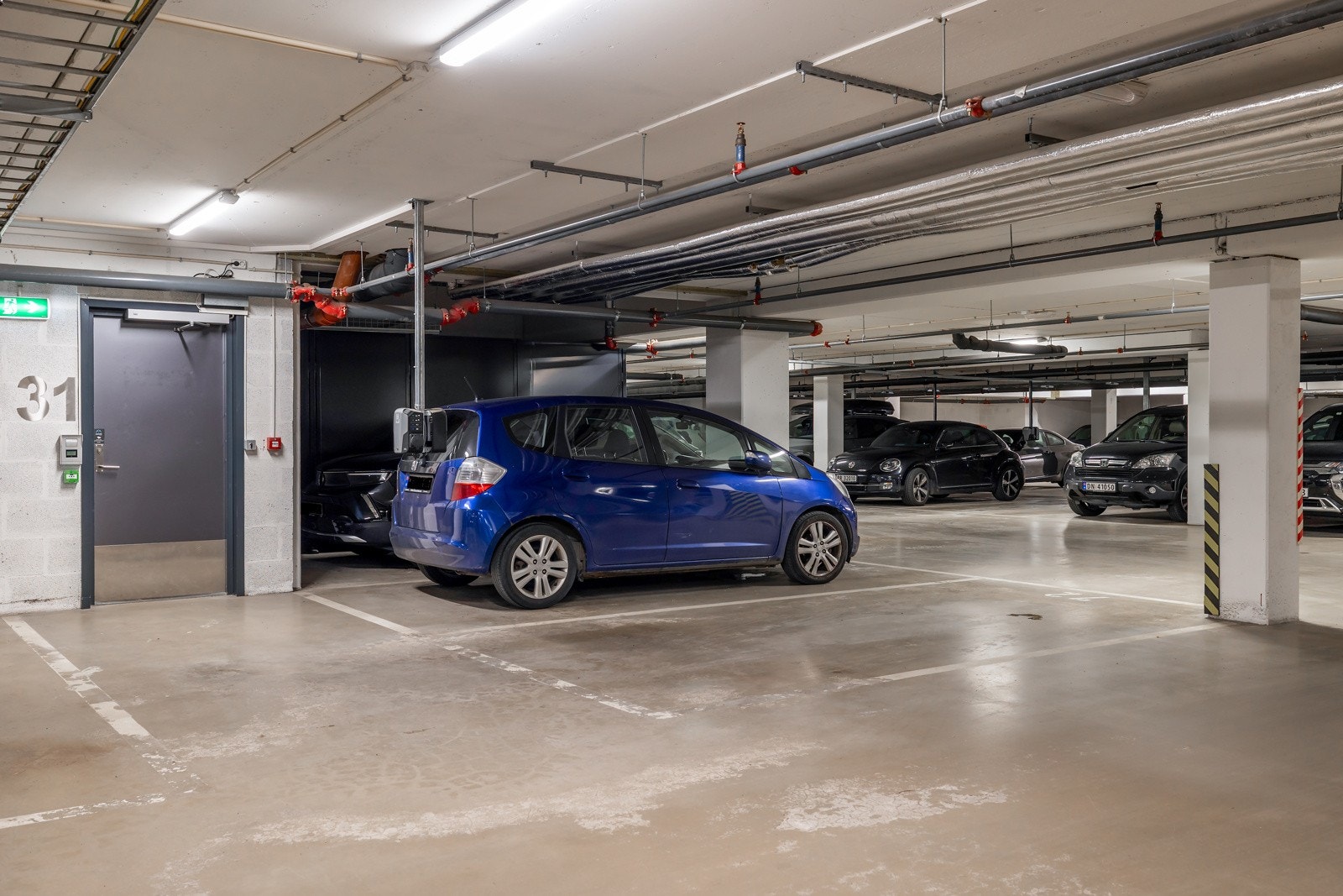 Det medfølger bruksrett til en garasjeplass med elbillader i felles oppvarmet garasjeanlegg med videoovervåkning Galleribilde