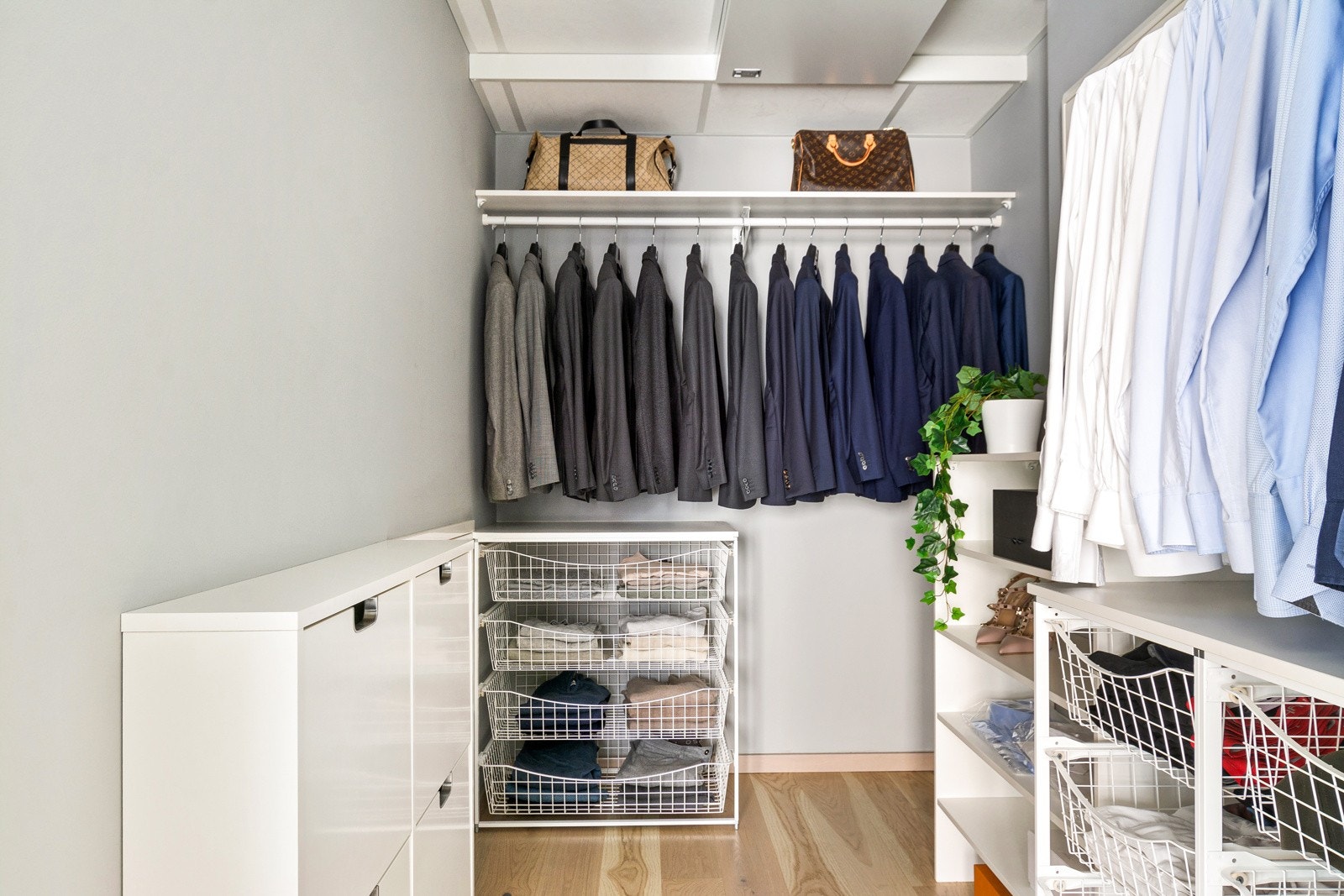 Ytterligere lagring finnes i eget walk-in closet/teknisk rom Galleribilde