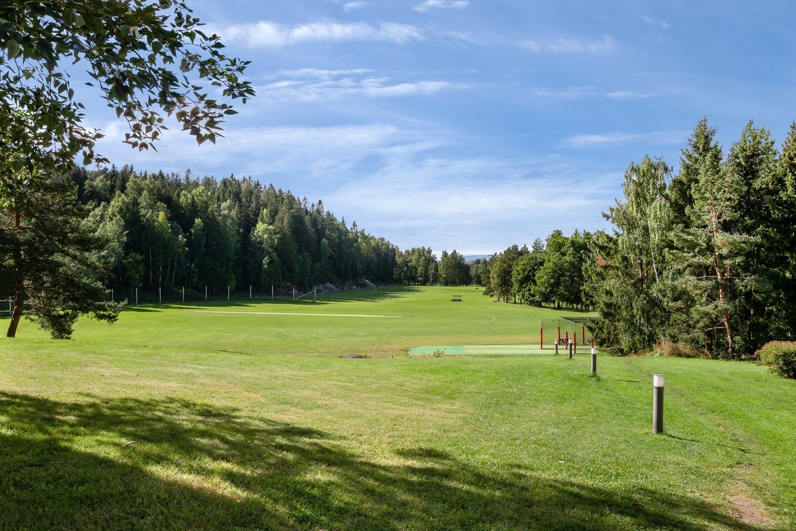 Rommen Cricketbane er kort vei fra boligen. Galleribilde