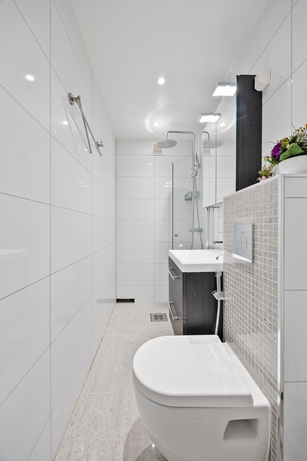 Leilighetens andre bad, praktisk for en travel hverdag. Galleribilde