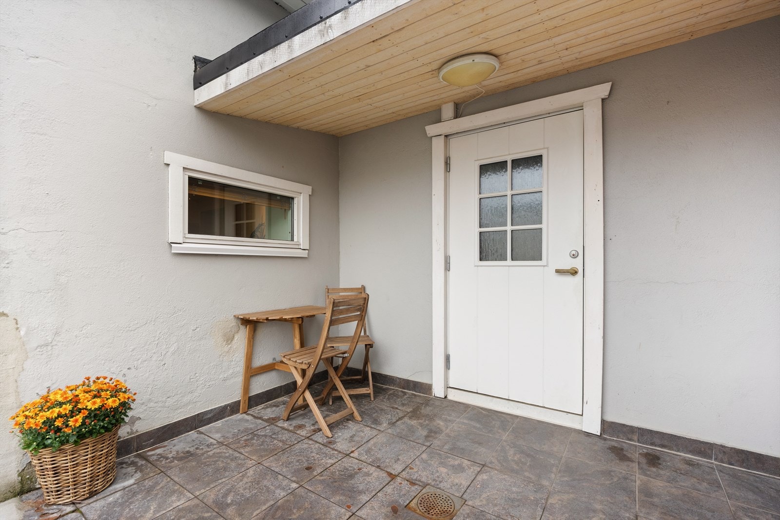 Velkommen hjem! Her kan du nyte kaffe i morgensolen Galleribilde