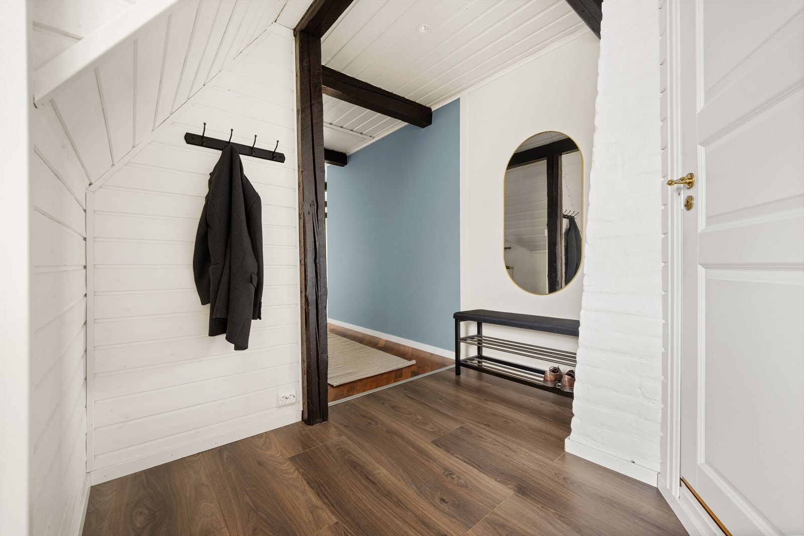 Entré med plass for å henge fra seg Galleribilde